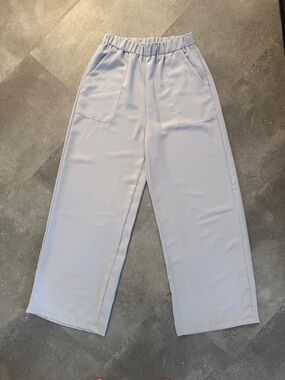 Women's Light Gray Cropped Wide-Leg Pants - Elastic Waist Size Medium